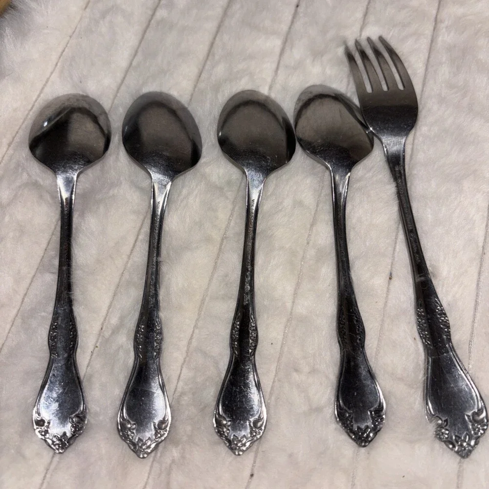 Wm. A. Rogers Oneida MANSFIELD Deluxe Stainless Flatware 5 PCs 4 Spoons 1 Fork
